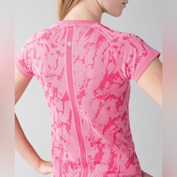 Lululemon Swiftly Tech Short Sleeve Crew in Heathered Bon Bon Size 12 - Picture 4 of 7